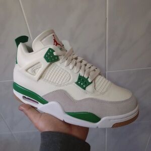 JORDAN 4SB PINE GREEN